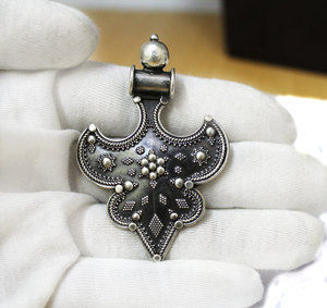 Pendentif design de qualité supérieure en argent sterling 925 massif finition oxydée disponible en gros - Product Image 4