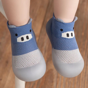 F-2713 automne dessin animé et filles intérieur antidérapant semelle souple chaussettes de sol maille respirant bébé garçons fille premières chaussures de marche infantile - Product Image 1