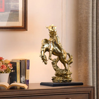Statue de cowboy équestre américain peinte à la main en résine, sculpture d'entraîneur de chevaux, cadeau d'affaires, fabriqué en Chine, pour la maison