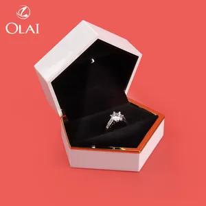 Nuevo diseño LED Light Pengaton Ring Jewelry Gift Package Box Caja de plástico con LED