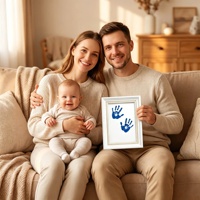 Kit de 3 empreintes de pieds de bébé sans encre, kit d'empreintes de mains et de pieds de bébé avec cartes de jalons de développement, souvenir de croissance du nouveau-né, cadeau de naissance