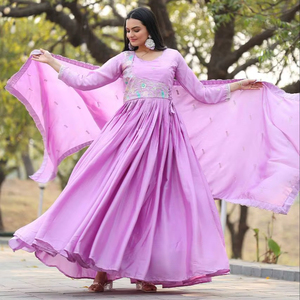 Robe Anarkali brodée de lavande Unity Luxure avec dupatta fluide, tenue ethnique haut de gamme - Product Image 1