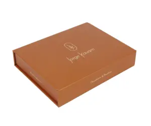 Meilleure vente! Petite boîte carrée en carton, boîte d'emballage pour chocolat, coffrets cadeaux magnétiques avec ruban