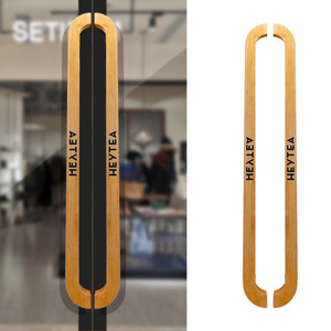 Manija <span class=keywords><strong>de</strong></span> puerta <span class=keywords><strong>de</strong></span> vidrio <span class=keywords><strong>de</strong></span> madera <span class=keywords><strong>de</strong></span> nogal maciza con LOGO grabado personalizado, herrajes comerciales para tiendas minoristas <span class=keywords><strong>de</strong></span> <span class=keywords><strong>ropa</strong></span>. - Product Image 4