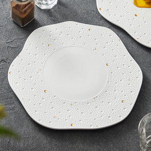 Plato de Cerámica Blanco Irregular con Detalles en Oro, Plato de Porcelana Desechable para Comida Fina, Apto para Lavavajillas - Product Image 4