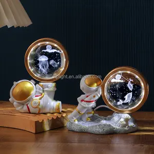 Lâmpada de esfera de cristal LED de resina para astronauta com gravação 3D K9 Céu Estrelado lâmpada de bola de cristal para decoração e lembrança de casa