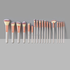 Factory Direct 18 pièces ensemble de pinceaux de maquillage multifonctionnels marron avec manche en bois outil de beauté professionnel pour le visage - Product Image 1