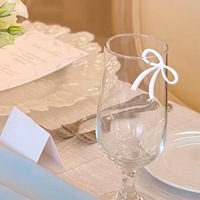 Charmes de verre à vin en forme de nœud papillon personnalisés pour les décorations de mariage, de fête prénuptiale, d'anniversaire, marqueurs de boisson en acrylique personnalisés en forme de nœud papillon