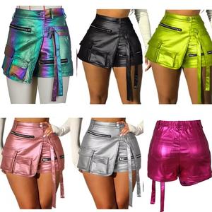 Nuova Collezione 2024: Shorts Estivi da Donna in Ecopelle Lucida con Tasche Cargo, Modello A-line - Product Image 2