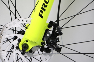 Vélo de montagne OEM taille 21 vitesses, cadre en alliage d'aluminium, frein à disque, pédale ordinaire confortable, couleur jaune, pour femmes et hommes - Product Image 2