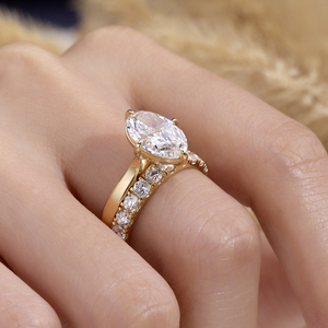 แหวนหมั้นเพชรทรงรีทองคำขาว 18K รุ่น MSR-2200 จาก Messi Jewelry สำหรับผู้หญิง พร้อมวงแหวนเพชรแบบคลาสสิก - Product Image 4