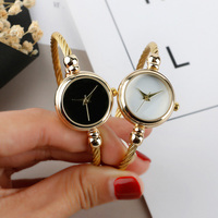 Montre Femme Minimaliste Or, Montre-Bracelet en Acier Inoxydable Fine, Style Européen pour Filles et Femmes à Quartz