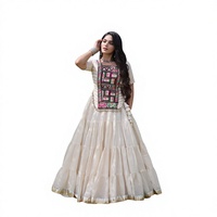 Applique brodée artisanale Banjara pour ensembles indiens et pakistanais, à coudre sur les robes traditionnelles, style vintage