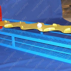 Jeu de Course Interactif en Bois pour Défi de Compétence – Idéal pour Carnavals, Parcs d'Aventures Intérieurs/Extérieurs et Événements (Location) - Product Image 3