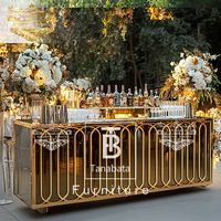 Comptoir de bar de restaurant en acier inoxydable avec structure en métal doré et dessus en verre