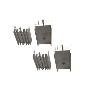 Disipador de Calor To-220 7815 15x10 de Aluminio con Múltiples Orificios y Doble Pin para Fuente de Alimentación Electrónica - Product Image 1