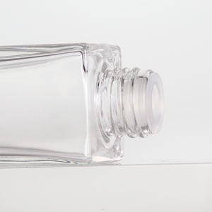 Hot Selling Luxe Vierkant <span class=keywords><strong>Reed</strong></span> Glazen Fles 40Ml <span class=keywords><strong>80Ml</strong></span> 100Ml 120Ml Doorzichtige Lege Schroef <span class=keywords><strong>Diffuser</strong></span> Met Pomp Sproeier Voor Auto Gebruik - Product Image 4
