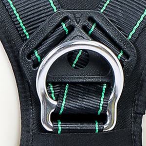 ชุดสายรัดนิรภัยแบบเต็มตัว 5 จุด สำหรับงานบนที่สูง สีดำ มีเส้นสีเขียวด้านข้าง ทำจากโพลีเอสเตอร์ ป้องกันการตก - Product Image 4