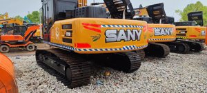 รถขุดตีนตะขาบ Sany SY215C Pro สีเหลืองดำ พร้อมห้องโดยสารติดตราสัญลักษณ์รูปสิงโต เครื่องจักรก่อสร้าง - Product Image 6