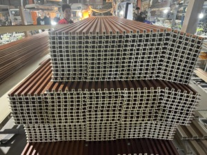 Panneau composite <span class=keywords><strong>de</strong></span> revêtement en <span class=keywords><strong>bois</strong></span> laminé, panneaux muraux <span class=keywords><strong>de</strong></span> remplacement en wpc - Product Image 6