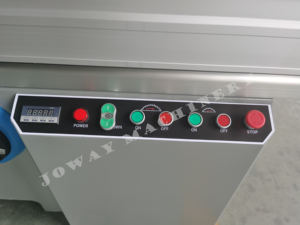 Automatische Computer Holz bearbeitung Schiebe tischs äge mit digitalen Regeln Doppels äge blätter Holz schneid säge - Product Image 3