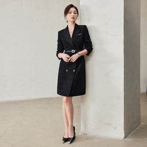 黒のエレガントなダブルブレスト織りチェック柄ロングスリムフィットブレザー女性の秋冬通勤ドレス - Product Image 3