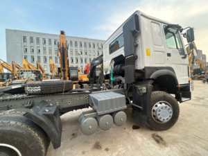 Suministro de Fábrica: Camión Tractor HOWO 371 HP 6x4 con Volante a la Izquierda para Logística - Product Image 3