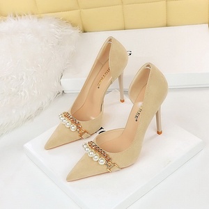 Zapatos de Tacón Alto para Mujer, Modelo 2025, con Punta en Pico y Cadena de Perlas - Product Image 5