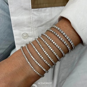 Pulsera de tenis con circonitas cúbicas de 2 mm |   Cadena de Acero Inoxidable Chapada en Oro PVD de 18K con Circonitas |   Impermeable, Hipoalergénico y Resistente al Deslustre - Product Image 1