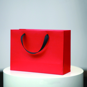 Bolsas de Regalo de Papel Horizontales Blancas <span class=keywords><strong>y</strong></span> Negras Mate de Lujo al por Mayor, Bolsas de Compras Reutilizables con Asa de Cinta Personalizadas - Product Image 3