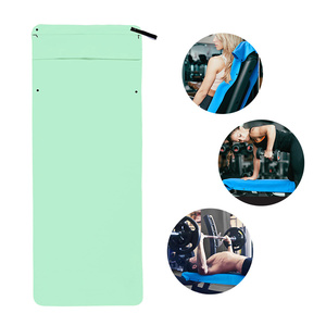 Asciugamano da Palestra in Microfibra Personalizzabile per Adulti <span class=keywords><strong>con</strong></span> Cappuccio e Tasca <span class=keywords><strong>con</strong></span> Cerniera, Motivo Sportivo Intrecciato - Product Image 2