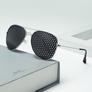 Gafas de Sol Polarizadas con Orificios Pinhole Boyarn, Antimiopía, Montura Completa, Gafas de Moda <span class=keywords><strong>para</strong></span> Ejercicios Oculares y Mejora de <span class=keywords><strong>la</strong></span> Visión - Product Image 6