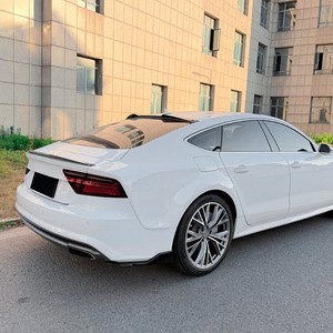 สติ๊กเกอร์กันรอยมุมกันชนหลัง Audi A7 C7 S Line ปี 2015 2017 สีดำเปียโน ลายคาร์บอนไฟเบอร์ วัสดุ ABS แบบติดกาว - Product Image 1