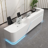 Bureau d'accueil incurvé en cuir peint pour entreprise, salon de beauté, usage médical - Design moderne