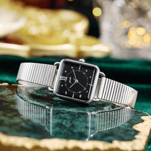 Montre à quartz étanche de style rétro, de grande valeur, à face carrée, à bracelet en alliage de niche pour femmes - Product Image 3