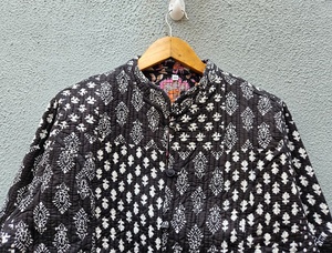 Veste sans manches matelassée noire imprimée à la main de style indien pour femme, best-seller de l'hiver, cadeau pour elle - Product Image 4