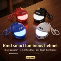 Porte-clés casque ABS lumineux créatif, pendentif de sac exquis et mignon, mini veilleuse, petit cadeau pour machine à griffes, vente en gros