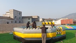 Hualong Percorso a Ostacoli Rotante Interattivo Meltdown Challenge, Giochi Sportivi di Salto, Gioco Gonfiabile in PVC Wipeout Machine Jump - Product Image 5