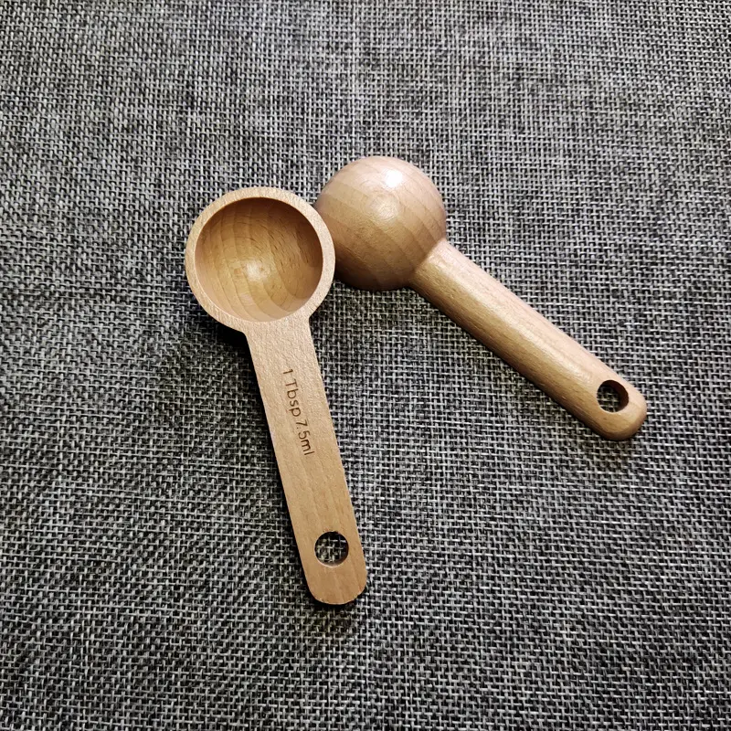 Vente en gros d'accessoires pour ustensiles de maison Cuillère à thé en bois de bambou Cuillère à café Mesure d'assaisonnement à long manche Cuillère en bois classique de camping