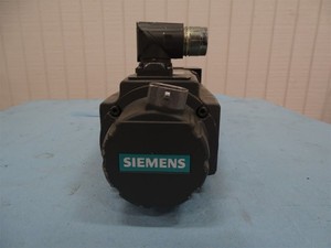 Moteur 1FK7044-4CH71-1RA0 1FK70444CH711RA0 5,4A 239V pour PLC - Product Image 3