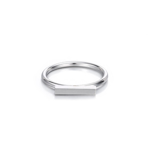 Anillo de Acero Inoxidable con Baño de Oro y Circonita, Diseño Geométrico Clásico con Piedras Preciosas para Mujer - Product Image 6