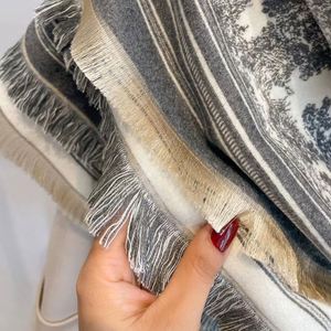 Nuevo Diseño, Elegantes Pañuelos Cuadrados Grandes para Mujer, Invierno, 140*140cm, Chales Gruesos y Cálidos de Terciopelo Sintético, YHK0047 - Product Image 4