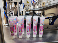 Machine de remplissage de tubes souples modulaire, conçue avec une isolation vibratoire avancée et des mouvements fluides pour un fonctionnement silencieux et propre