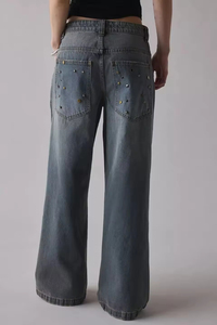 All'ingrosso 100% cotone pesante Denim oversize Skate Fit <span class=keywords><strong>Jeans</strong></span> da <span class=keywords><strong>uomo</strong></span> a <span class=keywords><strong>vita</strong></span> <span class=keywords><strong>bassa</strong></span> grigio blu lavaggio chiodati <span class=keywords><strong>Jeans</strong></span> larghi borchiati - Product Image 4