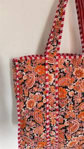 Sac fourre-tout réversible en coton matelassé, motif floral Kantha, grand sac à main écologique pour le shopping et les voyages - Product Image 3