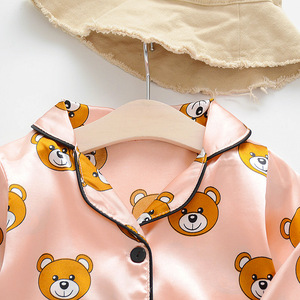 Pyjama deux pièces confortable à boutonnage simple pour enfants, motif ours de dessin animé, collection printemps-automne 2021 - Product Image 5