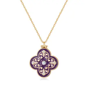 Direct sale of spot goods Gold Plated Four leaf clover shaped Photo Necklaces Innovative Jewelry