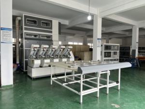 Machine de remplissage de couettes et d'oreillers entièrement automatique, intelligente, haute vitesse, à 10 canaux, type canal, KWS-2610P, erreur de 0,5g - Product Image 4