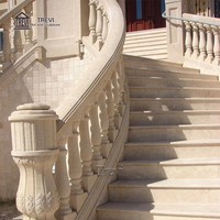 Designs de rampes d'escalier en marbre blanc TREVI sur mesure, rampes de colonnes en pierre naturelle pour projets de construction de luxe en extérieur