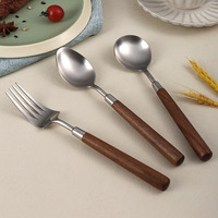 Großhandel Haushalt Essen Hochwertiges Besteck Set Moderne Retro Holzgriff Messer Gabeln und Löffel für Restaurant